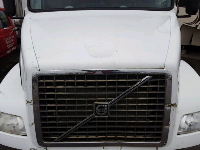 4V4MC9GH95N390393 - 2005 VOLVO VN VNM WHITE photo 7