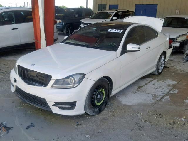 WDDGJ4HB3DG004331 - 2013 MERCEDES-BENZ C 250 WHITE photo 2