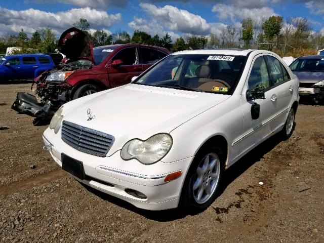 WDBRF61J13F373886 - 2003 MERCEDES-BENZ C 240 WHITE photo 2