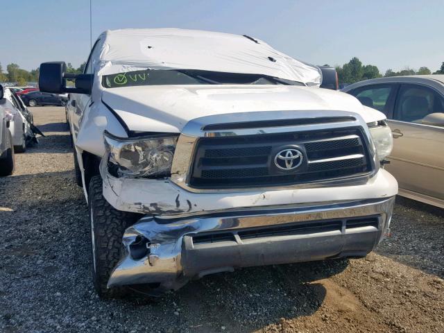 5TFLY5F16AX076219 - 2010 TOYOTA TUNDRA WHITE photo 9