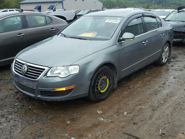 WVWAK73C08P055628 - 2008 VOLKSWAGEN PASSAT KOM GRAY photo 2