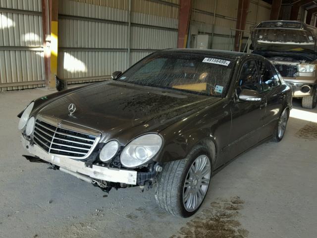 WDBUF72X28B325184 - 2008 MERCEDES-BENZ E 550 BROWN photo 2