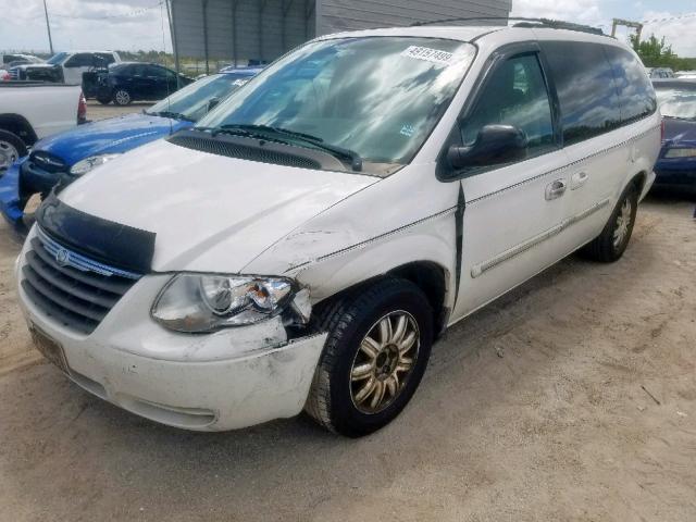 2A4GP54L26R819127 - 2006 CHRYSLER TOWN & COU WHITE photo 2