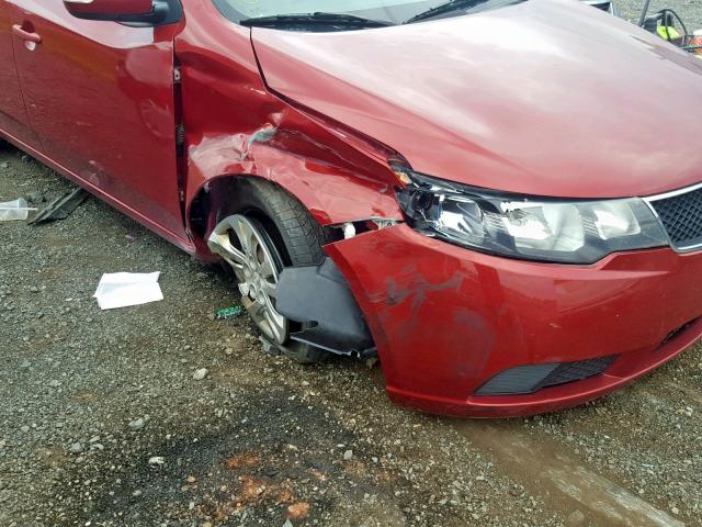 KNAFU4A24A5809878 - 2010 KIA FORTE EX RED photo 9