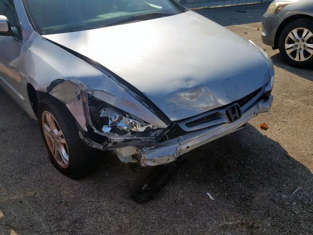 1HGCM56495A009582 - 2005 HONDA ACCORD LX SILVER photo 9