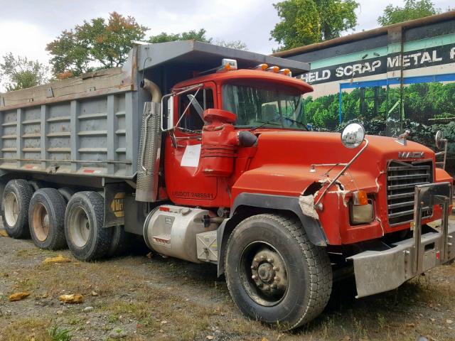 1M2P267C41M061255 - 2001 MACK 600 RD600 RED photo 1