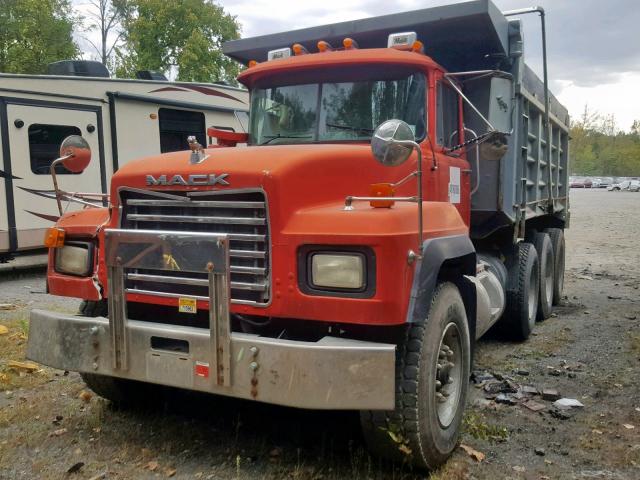 1M2P267C41M061255 - 2001 MACK 600 RD600 RED photo 2