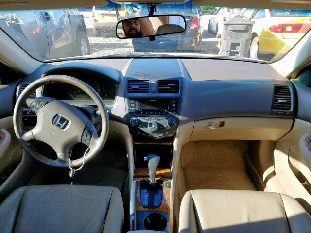 1HGCM665X4A069240 - 2004 HONDA ACCORD WHITE photo 9