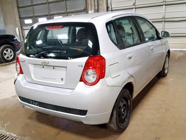 KL1TD66E29B377185 - 2009 CHEVROLET AVEO LS SILVER photo 4