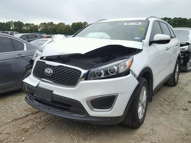 5XYPG4A39GG170923 - 2016 KIA SORENTO LX WHITE photo 2