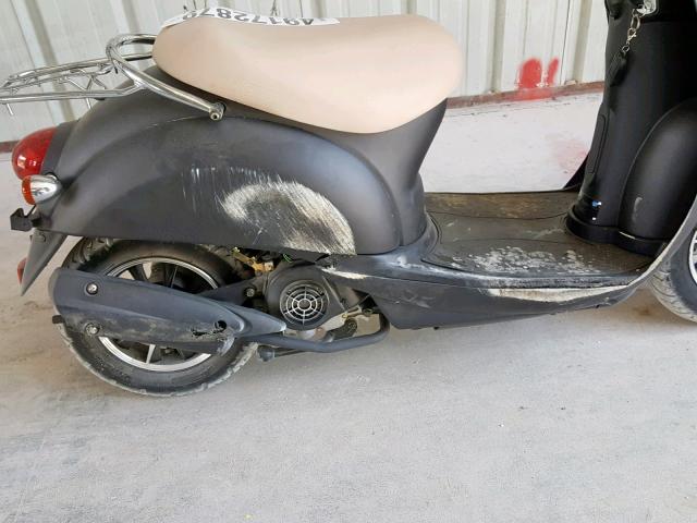 LB2G9TAA1K1004028 - 2019 GEEL SCOOTER GRAY photo 9