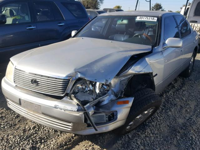 JT8BH28F1Y0168164 - 2000 LEXUS LS 400 SILVER photo 2