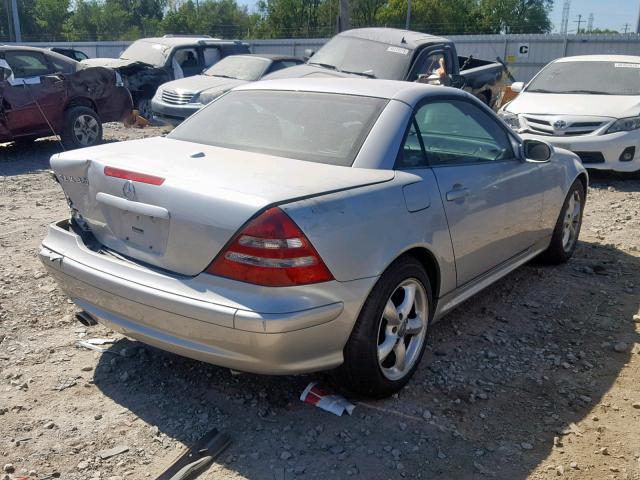 WDBKK65FX3F276365 - 2003 MERCEDES-BENZ SLK 320 SILVER photo 4