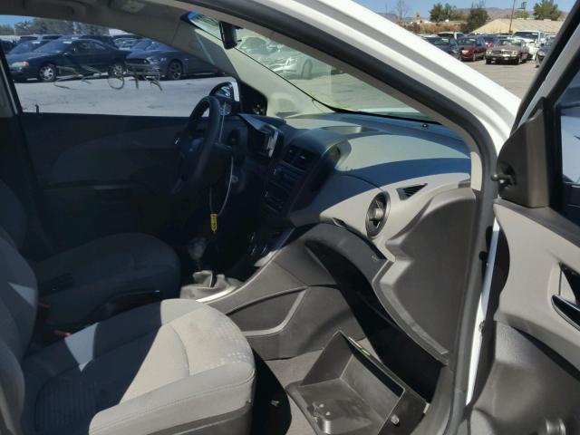 1G1JB5SH1C4174535 - 2012 CHEVROLET SONIC LS 白色 照片 5
