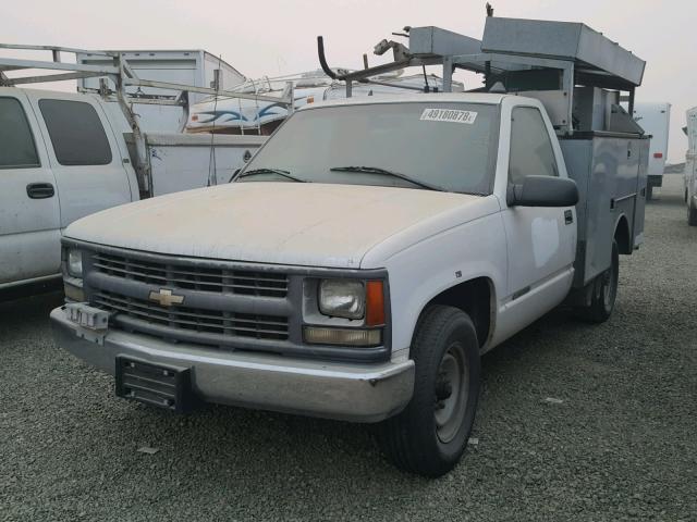 1GBGC34R5YR227342 - 2000 CHEVROLET C3500 WHITE photo 2