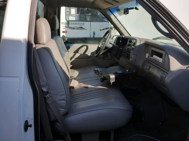 1GBGC34R5YR227342 - 2000 CHEVROLET C3500 WHITE photo 5