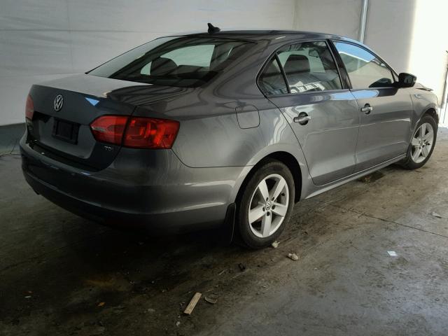 3VWLL7AJ9BM090556 - 2011 VOLKSWAGEN JETTA TDI GRAY photo 4