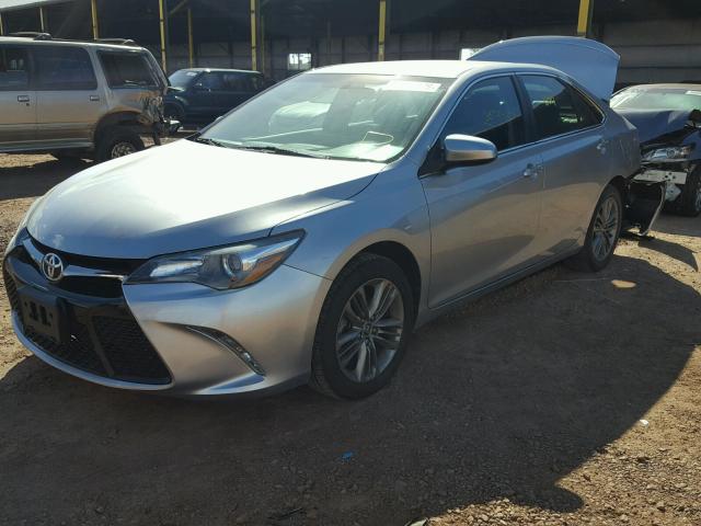 4T1BF1FK3FU882008 - 2015 TOYOTA CAMRY LE ვერცხლისფერი ფოტო 2