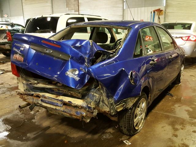 1FAFP34N46W173660 - 2006 FORD FOCUS ZX4 BLUE photo 4