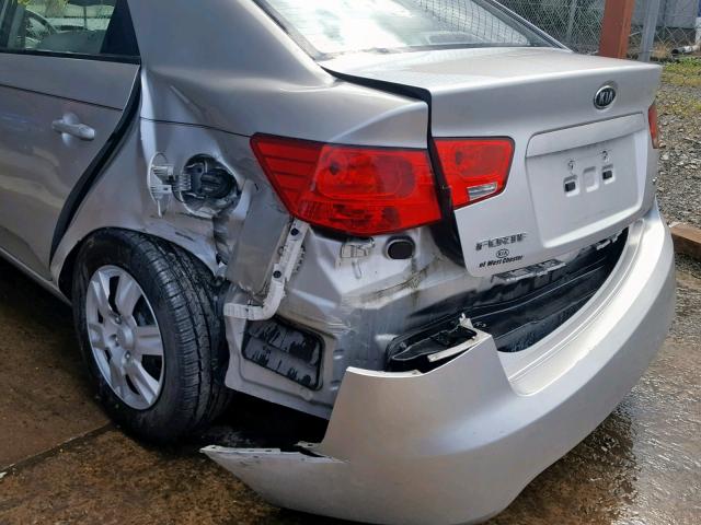 KNAFU4A2XA5246142 - 2010 KIA FORTE EX SILVER photo 9