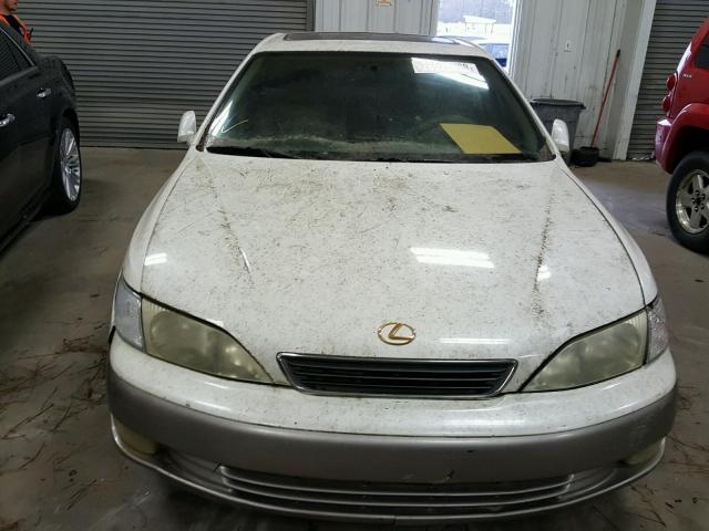 JT8BF28G5W5043893 - 1998 LEXUS ES 300 WHITE photo 9