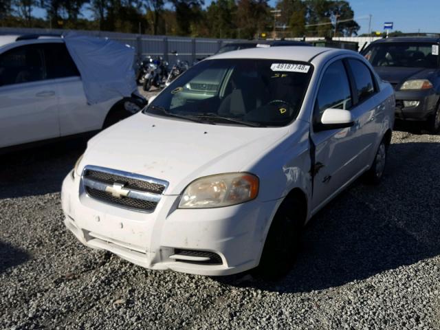 KL1TD56E99B358689 - 2009 CHEVROLET AVEO LS WHITE photo 2
