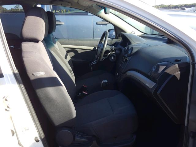 KL1TD56E99B358689 - 2009 CHEVROLET AVEO LS WHITE photo 5