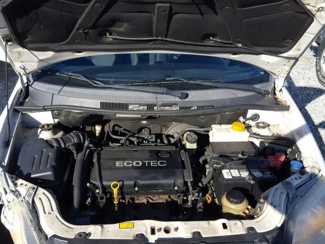 KL1TD56E99B358689 - 2009 CHEVROLET AVEO LS WHITE photo 7