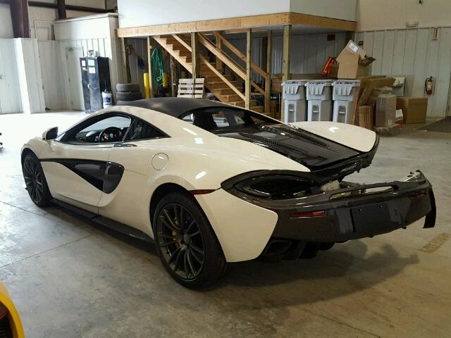 SBM13DAAXHW003160 - 2017 MCLAREN AUTOMOTIVE 570S WHITE photo 3