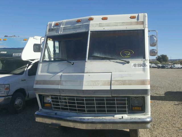 1GBKP37W5D3306944 - 1983 CHEVROLET P30 TWO TONE photo 9