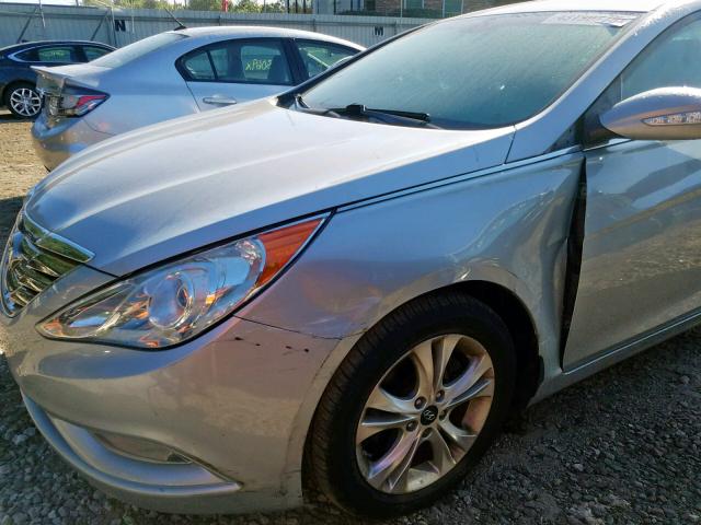 5NPEC4AC2BH131188 - 2011 HYUNDAI SONATA SE SILVER photo 9