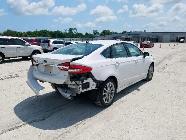 3FA6P0H7XHR189247 - 2017 FORD FUSION SE WHITE photo 4