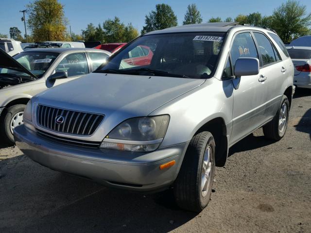 JT6HF10U4X0015502 - 1999 LEXUS RX 300 SILVER photo 2