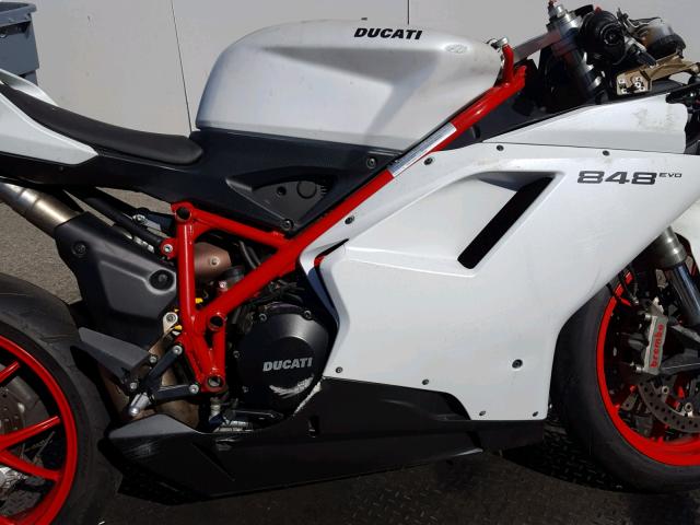 ZDM1XBMV2CB019454 - 2012 DUCATI SUPERBIKE WHITE photo 7