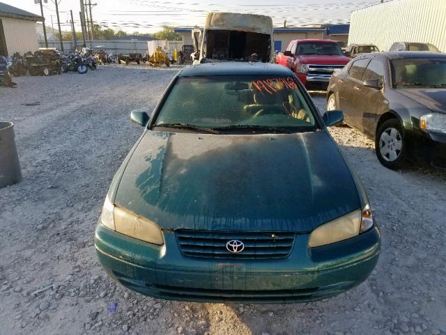 JT2BG22K5W0248695 - 1998 TOYOTA CAMRY CE GREEN photo 9