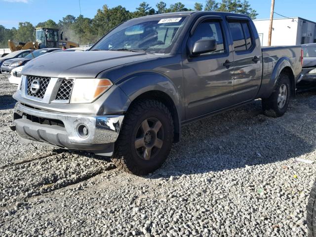 1N6AD09W18C438372 - 2008 NISSAN FRONTIER C GRAY photo 2