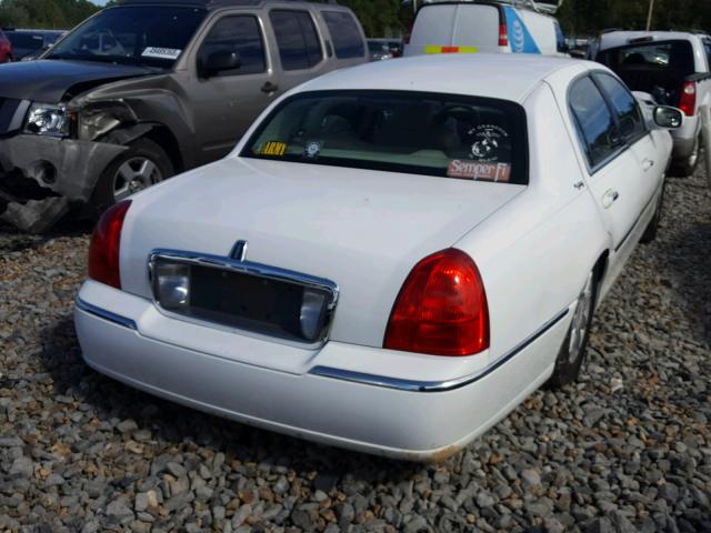 2LNHM82V98X650985 - 2008 LINCOLN TOWN CAR S WHITE photo 4