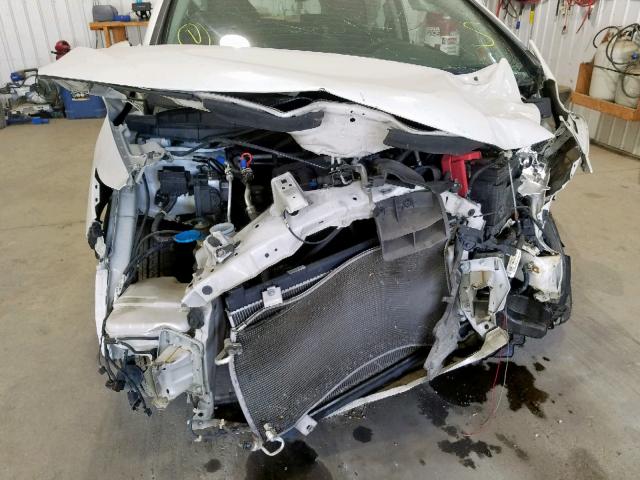 3HGGK5H58FM720417 - 2015 HONDA FIT LX WHITE photo 9