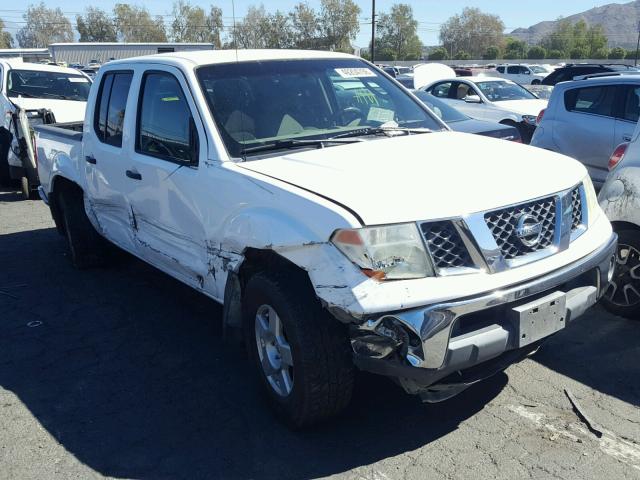 1N6AD07U38C410073 - 2008 NISSAN FRONTIER C WHITE photo 1