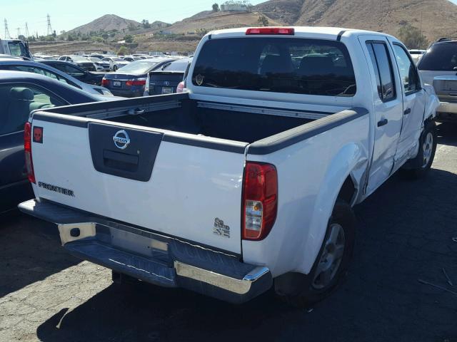 1N6AD07U38C410073 - 2008 NISSAN FRONTIER C WHITE photo 4