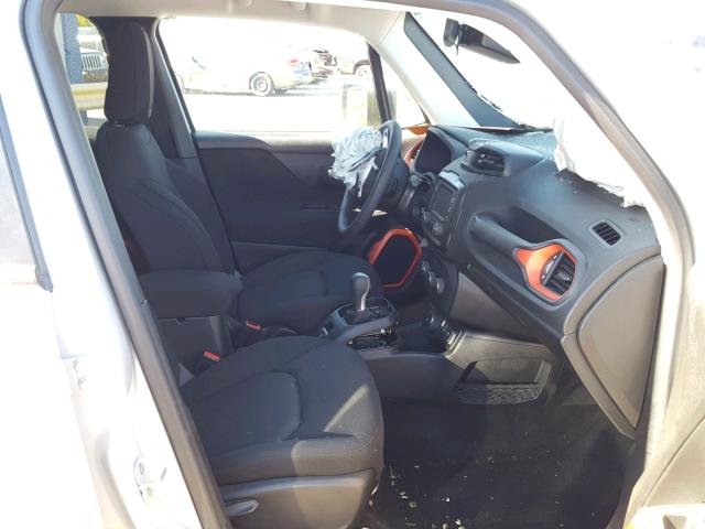 ZACCJBAB9JPH34945 - 2018 JEEP RENEGADE S 银色 照片 5