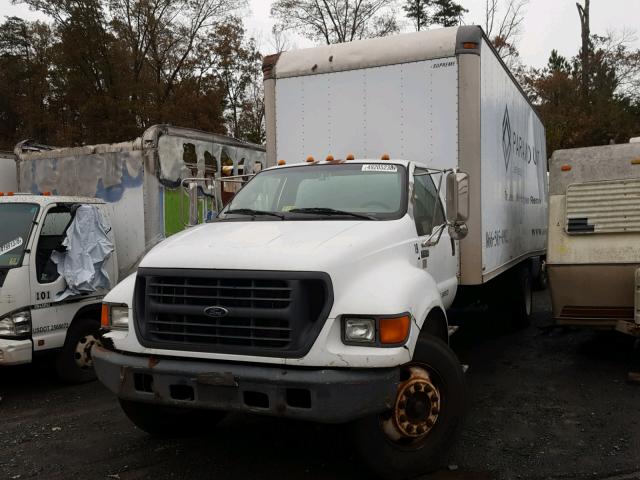 3FDNF6538YMA01542 - 2000 FORD F650 SUPER WHITE photo 2