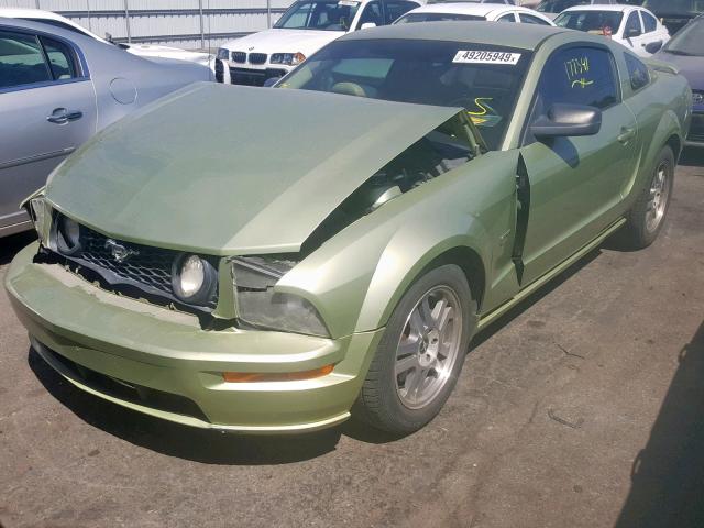 1ZVHT82H865191526 - 2006 FORD MUSTANG GT GREEN photo 2