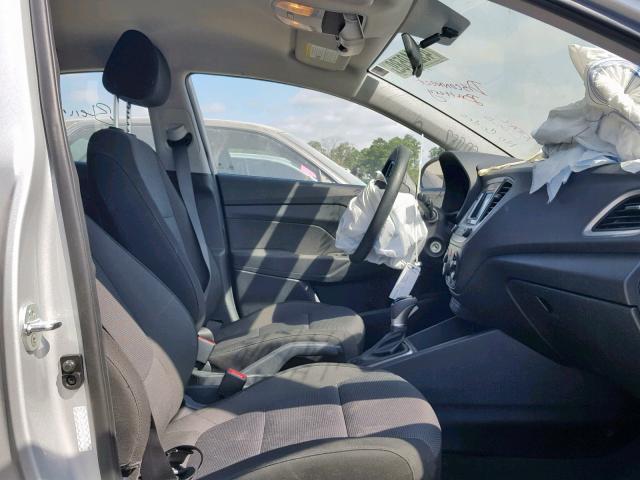 3KPC24A30KE076996 - 2019 HYUNDAI ACCENT SE GRAY photo 5