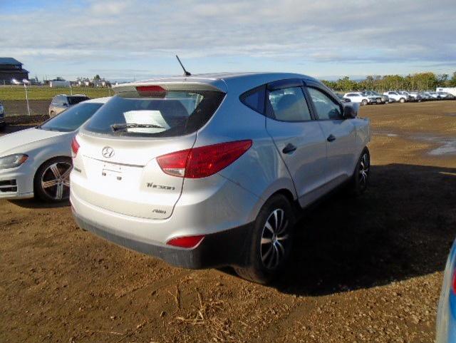 KM8JTCACXCU370869 - 2012 HYUNDAI TUCSON GL GRAY photo 4