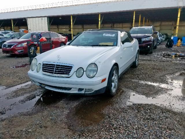 WDBLK65G7XT004070 - 1999 MERCEDES-BENZ CLK 320 WHITE photo 2