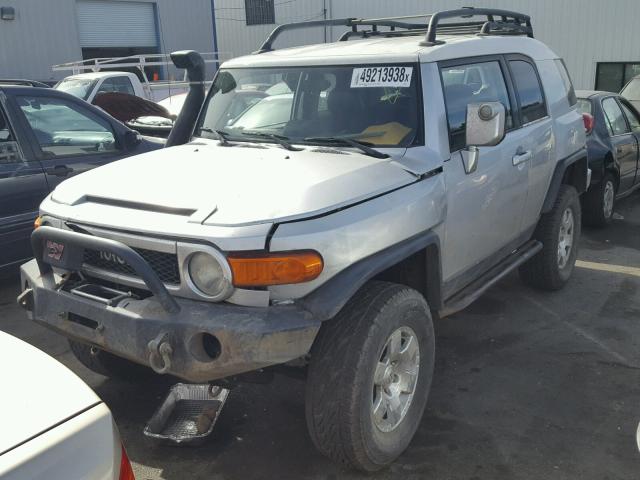 JTEBU11F070012886 - 2007 TOYOTA FJ CRUISER SILVER photo 2