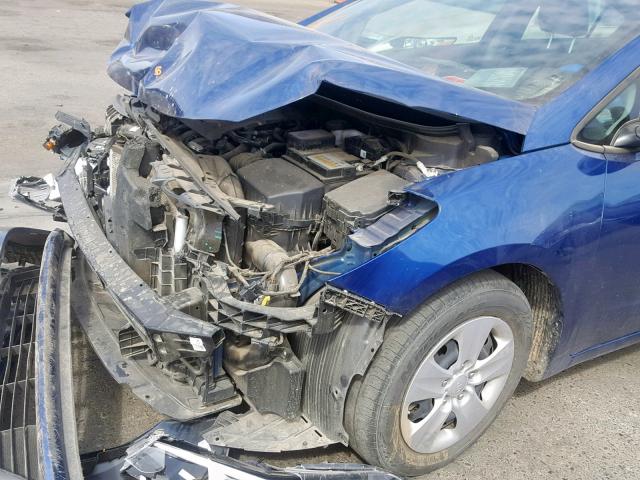 3KPFK4A75JE213428 - 2018 KIA FORTE LX BLUE photo 9