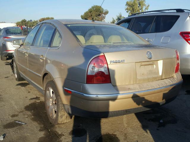 WVWRH63B02P076778 - 2002 VOLKSWAGEN PASSAT GLX 金色 照片 3