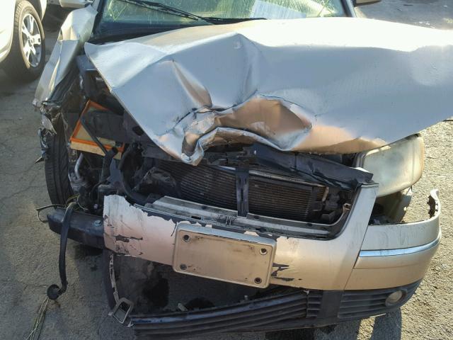 WVWRH63B02P076778 - 2002 VOLKSWAGEN PASSAT GLX 金色 照片 7